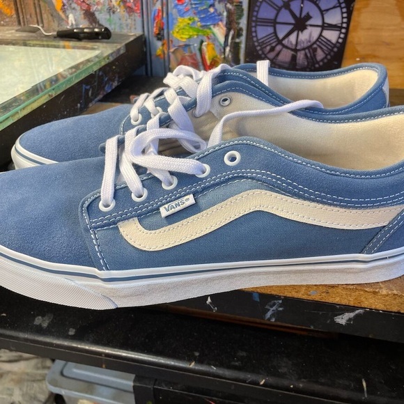 VANS - Picture 2 of 3